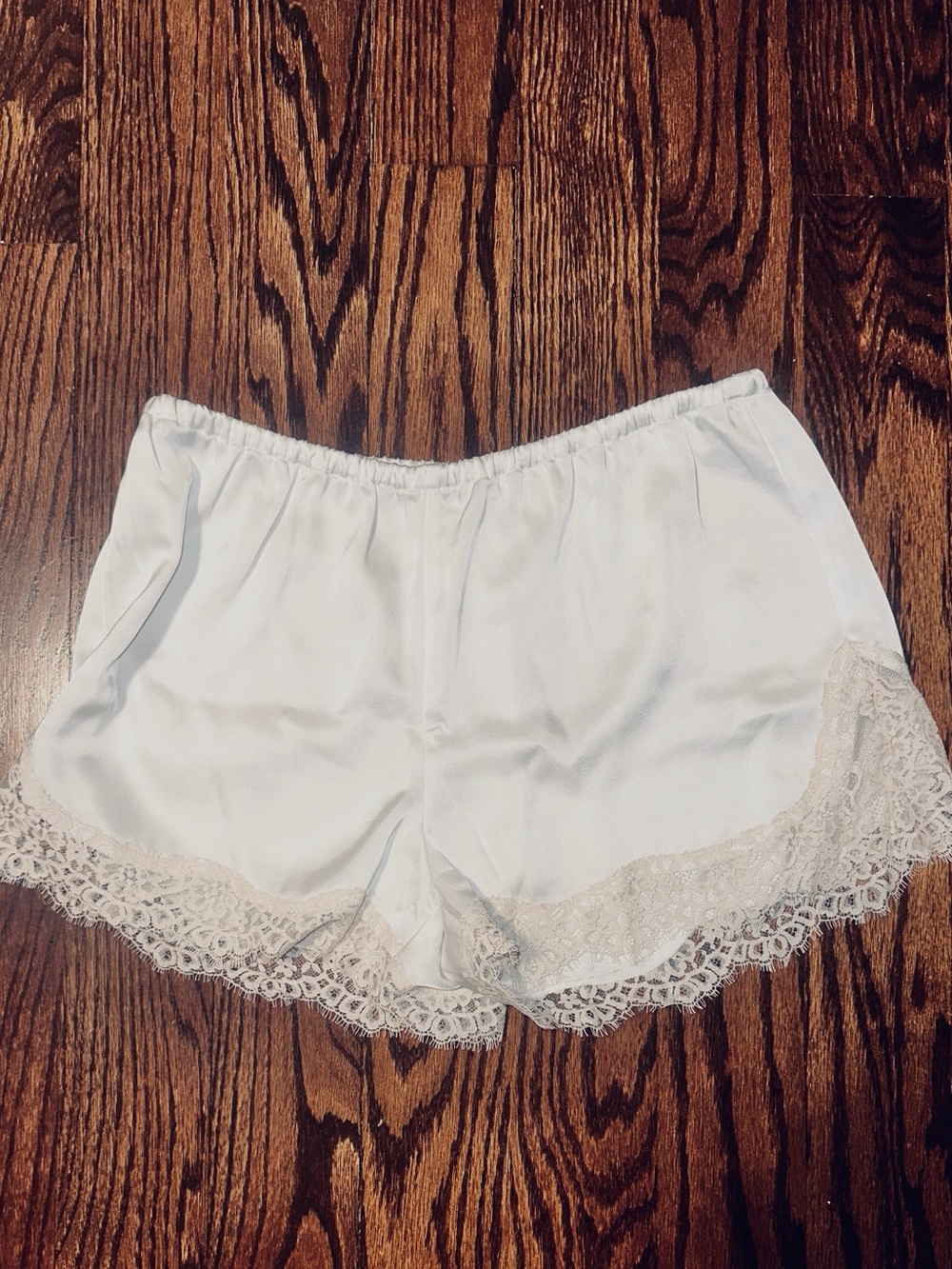 Wilfred White Satin Lace-Trim Sleep Shorts Never worn new